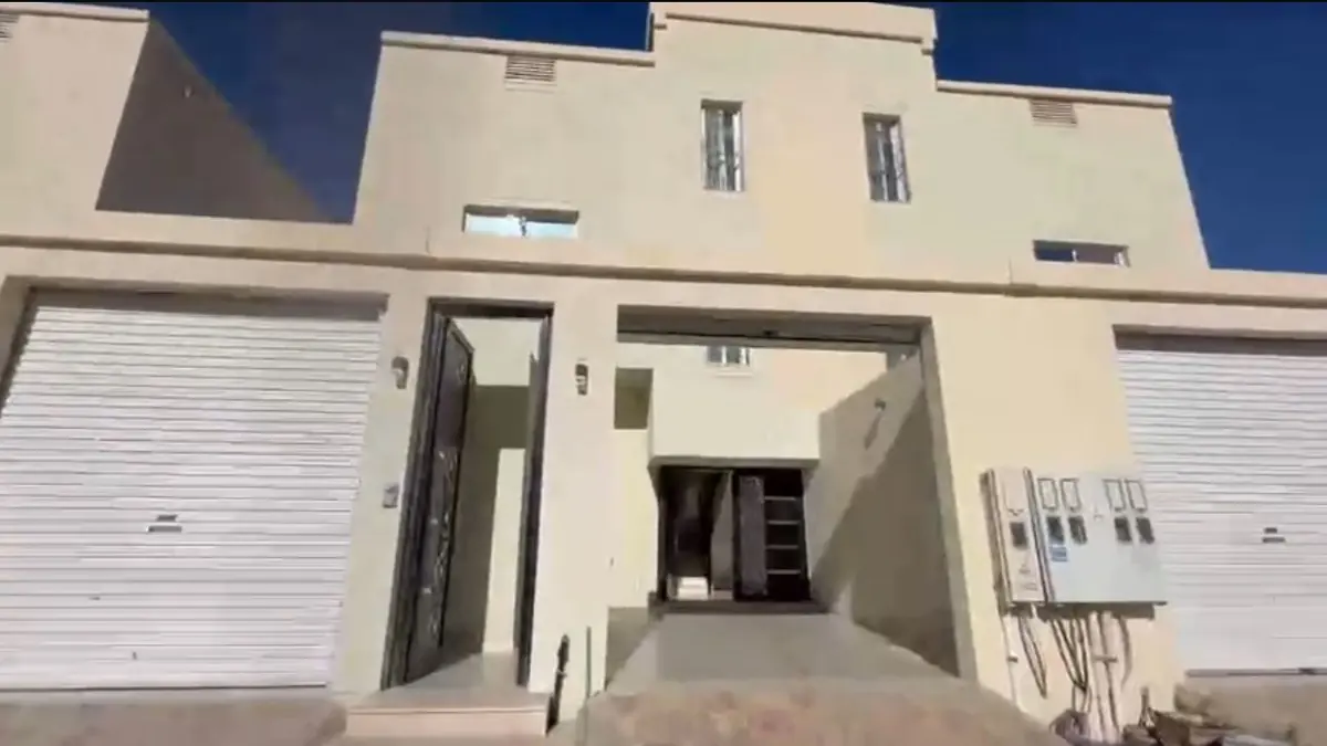 فيلا روف للبيع في المطار