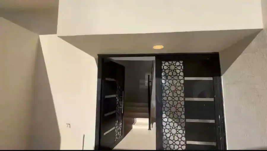 فيلا روف للبيع في المطار 2