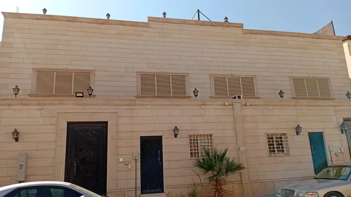 فلتين متلاصقة للبيع في باقدو
