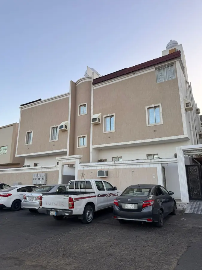 عمارة مميزة للبيع في حي السلام