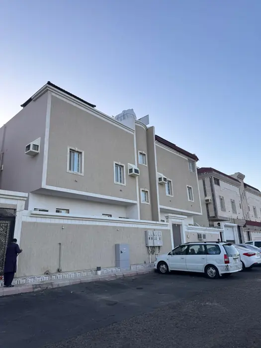 عمارة مميزة للبيع في حي السلام 2